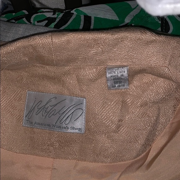 A delicate, delightful vintage blazer. - Picture 3 of 4